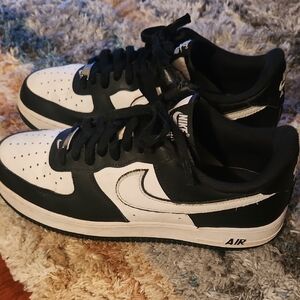 Nike Men's Black and White Air Panda Sneakers